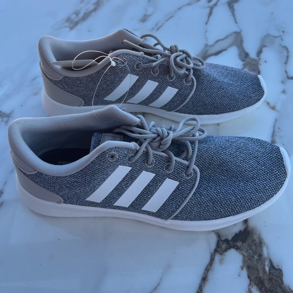 adidas Women's Cloudfoam Qt Racer Running Shoe, 7.5 grey and white NWT